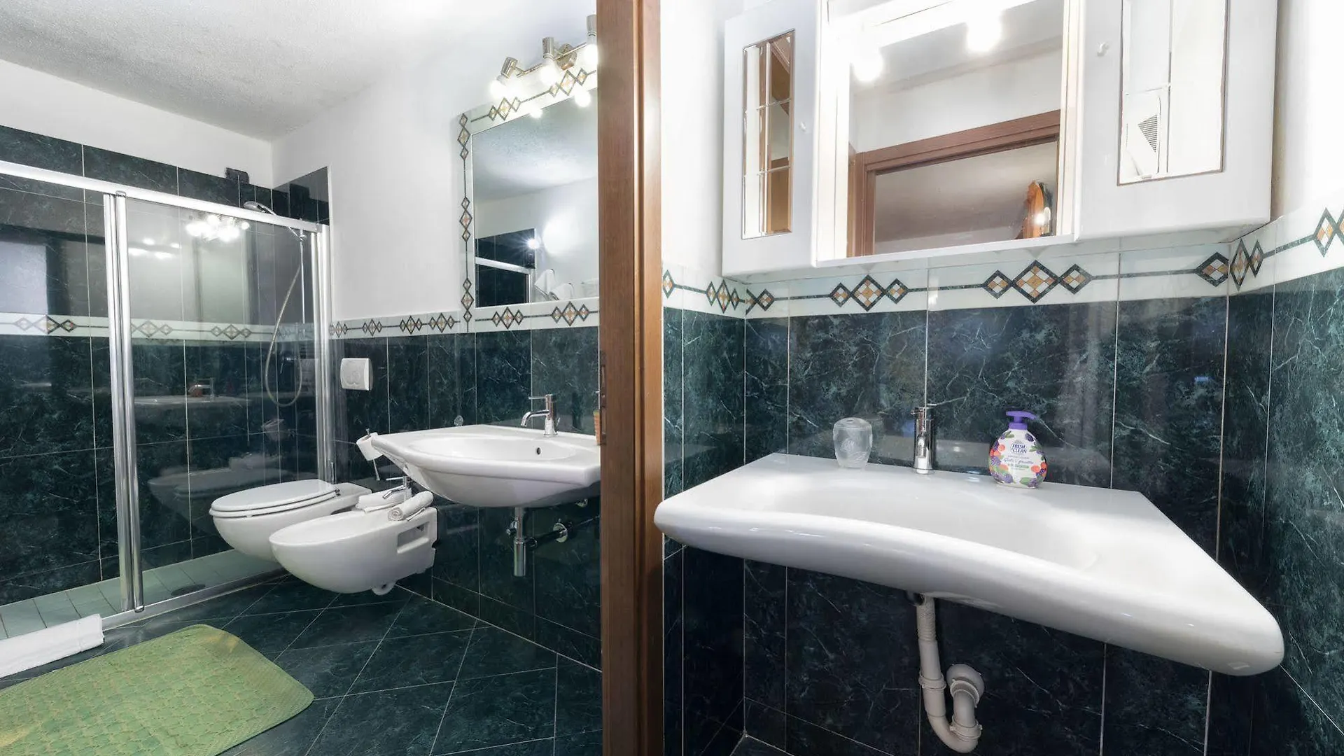Residence Gardasee Apartments With Lake View Pai 2*,