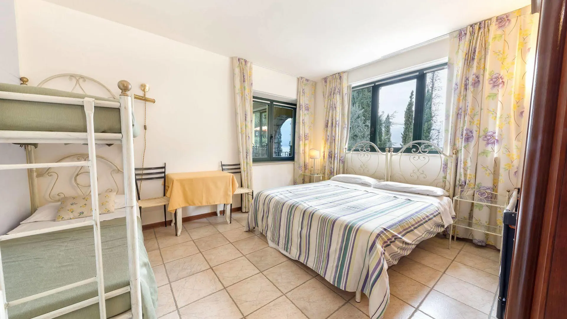 Residence Gardasee Apartments With Lake View Pai Hotel